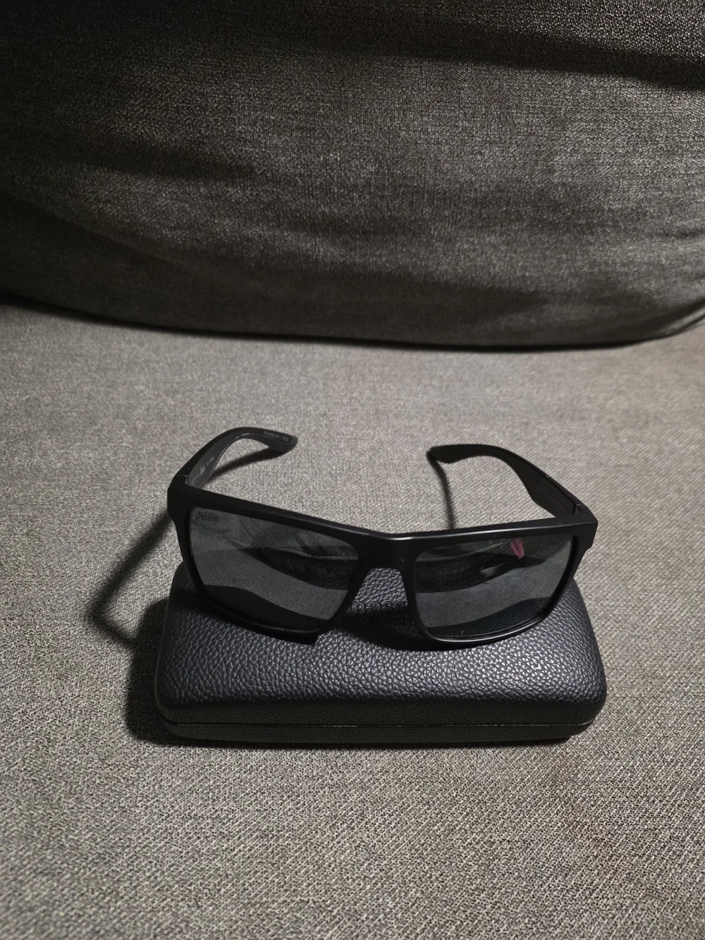 Men's Black Polarized Sunglasses - Classic UV Protection Hobie